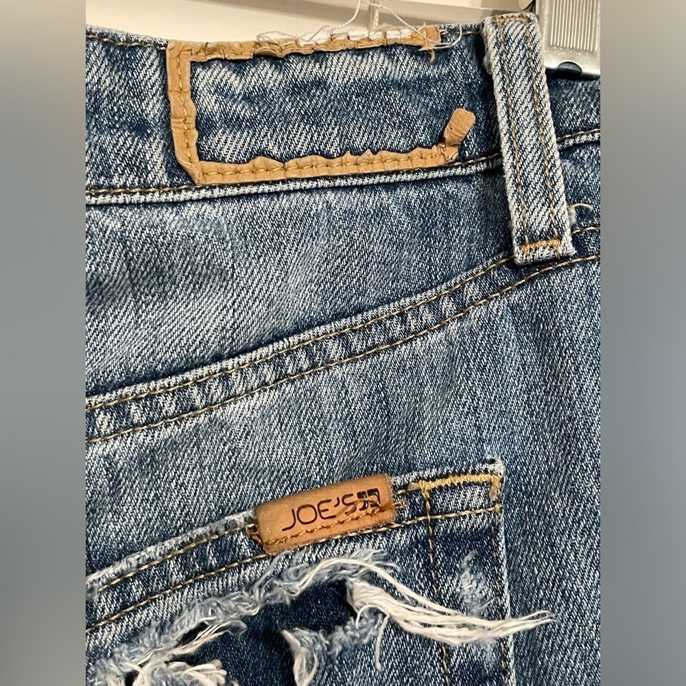 Joe’s Jeans Collector’s Edition The Sawyer Crop Distressed Jeans Size 26 - Picture 5 of 13